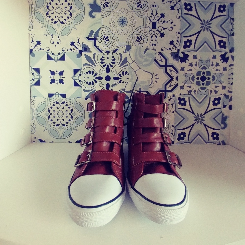 Wedge sneakers/shoes 2.5 inch heel